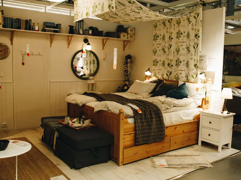 Houten tweepersoonsbed met lades